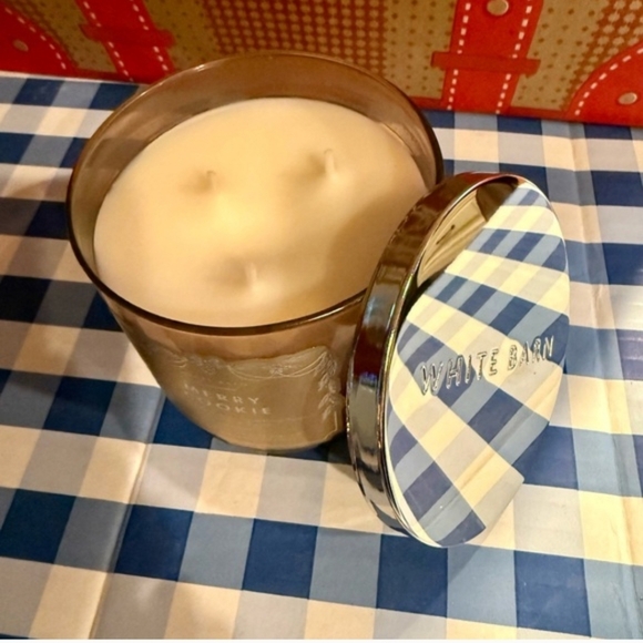 White Barn Bath & Body Works Merry Cookie 3-Wick Candle NWT - Picture 3 of 6